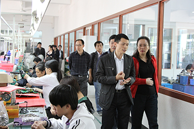 福建省委統(tǒng)戰(zhàn)部副部長、省工商聯(lián)黨組書記王玲視察虹潤公司