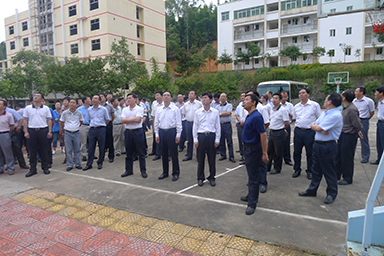 南平市市委書記裴金佳、市長林寶金率市委市政府全部領(lǐng)導(dǎo)及各市縣主要領(lǐng)導(dǎo)一行蒞臨我公司視察指導(dǎo)